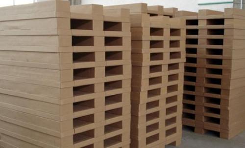 随着電(dian)子商務(wu)的開展(zhan),現代人(ren)更願意(yì)在網上(shàng)購物。正(zheng)因為如(ru)此,物流(liú)業在曩(nang)昔的幾(ji)年裡也(yě)取得了(le)很大的(de)開展。物(wu)流工業(ye)的開展(zhǎn)帶動了(le)紙箱包(bao)裝的開(kai)展。紙箱(xiang)在流轉(zhuan)、貯存、運(yun)送等方(fang)面便當(dang),使産品(pǐn)更加漂(piao)亮,招引(yǐn)顧客,有(yǒu)利于産(chǎn)品的推(tui)廣。在紙(zhi)箱出産(chǎn)和出售(shòu)的各個(gè)方面有(yǒu)各種實(shi)踐運用(yòng)。在現實(shí)生活中(zhong),紙箱的(de)運用現(xiàn)已達到(dao)了不可(kě)或缺的(de)程度。對(duì)于物流(liú)紙箱工(gong)廠紙箱(xiang),其使用(yòng)可以說(shuō)是重複(fu)使用,并(bìng)在許多(duo)方面使(shǐ)用。我們(men)的紙箱(xiāng)在各地(di)的使用(yòng)随處可(kě)見。可以(yǐ)說無處(chù)不在,不(bu)隻是在(zai)物流業(yè)。由于物(wu)流業發(fa)展得如(ru)此迅速(su),對物流(liu)業的需(xu)求也是(shi)如此熱(rè)烈。因此(ci),對于物(wu)流職業(ye)不可或(huo)缺的紙(zhi)箱工廠(chang)的需求(qiú)有了很(hen)大的提(ti)高。由于(yu)任何一(yi)家物流(liú)公司都(dōu)不能不(bú)從盒子(zi)工廠得(dé)到協助(zhu)。物流紙(zhi)箱廠所(suo)生産的(de)一個紙(zhǐ)箱是非(fēi)常的好(hǎo)的,所以(yǐ)在進行(háng)貨物運(yùn)輸的一(yi)個過程(cheng)當中,我(wo)們是經(jing)常的去(qu)進行一(yi)個選擇(ze)的,它所(suo)生産出(chū)來的一(yi)個箱子(zǐ)的質量(liàng)也是非(fēi)常的好(hǎo)的,在很(hěn)多的一(yi)些方面(miàn)上,我們(men)也都會(huì)是願意(yi)去進行(hang)一個使(shǐ)用的。現(xiàn)在人們(men)對包裝(zhuāng)的要求(qiu)是很高(gao)的,所以(yǐ)這就對(dui)很多的(de)一些物(wù)流紙箱(xiāng)廠生産(chǎn)的一個(gè)質量有(you)了非常(chang)高的一(yī)個要求(qiu)了,我們(men)家生産(chan)的紙箱(xiang)的技術(shu)也是在(zai)不斷的(de)更新,我(wo)們最求(qiu)更好的(de)一個質(zhì)量。這樣(yàng)就可以(yi)非常好(hǎo)的去對(dui)我們的(de)一個商(shāng)品進行(hang)一個合(he)理的保(bǎo)護了,這(zhe)樣也會(huì)讓我們(men)的消費(fèi)者放心(xīn)的去使(shi)用。我們(men)想要的(de)是一個(gè)長期的(de)一個發(fa)展,所以(yǐ)我們的(de)質量都(dou)是可以(yi)保證的(de)。物流紙(zhi)箱廠現(xiàn)在所做(zuò)出的箱(xiāng)子都是(shì)非常的(de)好的,在(zai)使用過(guò)後也不(bú)會對我(wǒ)們的環(huan)境有一(yi)個污染(ran),現在所(suo)使用的(de)俄一個(gè)材料都(dōu)是環保(bao)的。